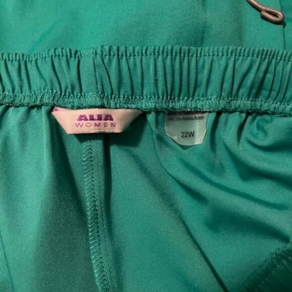 capris - Picture 3 of 5